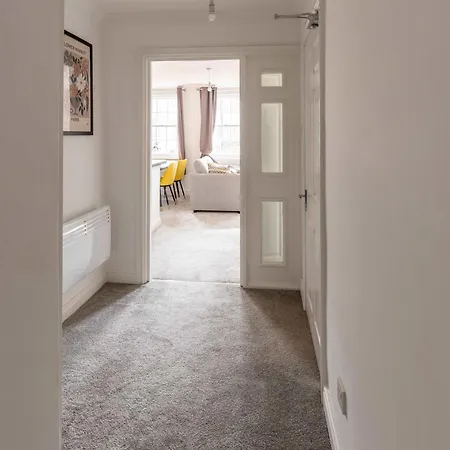 Bright 1 Bed Harbour-side With Sea Views 公寓