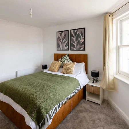 Bright 1 Bed Harbour-side With Sea Views Apartment