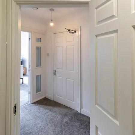 Bright 1 Bed Harbour-side With Sea Views Appartement *