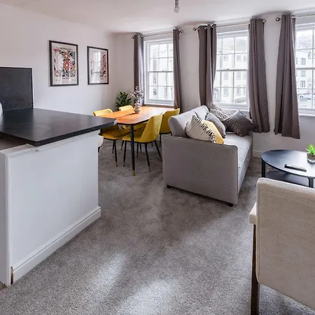 Bright 1 Bed Harbour-side With Sea Views * 怀特黑