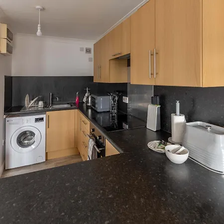 Bright 1 Bed Harbour-side With Sea Views *