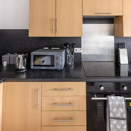 Bright 1 Bed Harbour-side With Sea Views