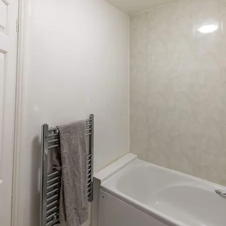 Apartment Bright 1 Bed Harbour-side With Sea Views *