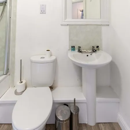 Bright 1 Bed Harbour-side With Sea Views *